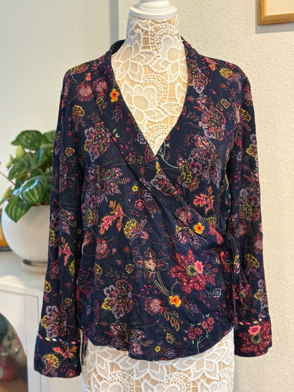 Anthropologie Boho Navy and Pink Floral Paisley Wrap Top- size M